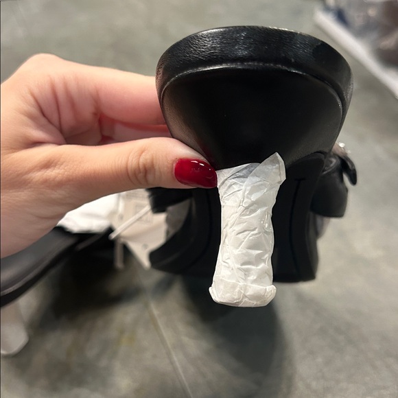 Old Navy Kitten Heel Thong Sandals In Blackjack - Picture 5 of 5